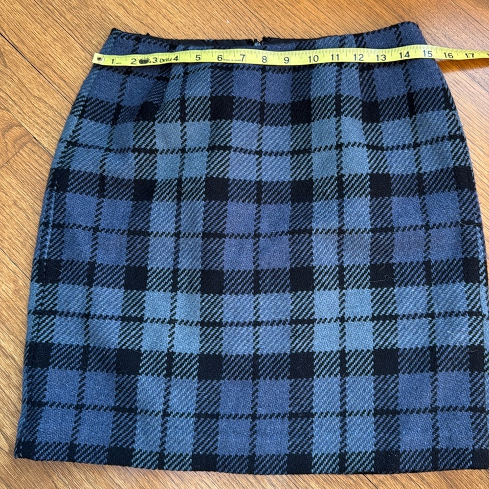 Eddie Bauer size 4 wool mini skirt. Blue and black.